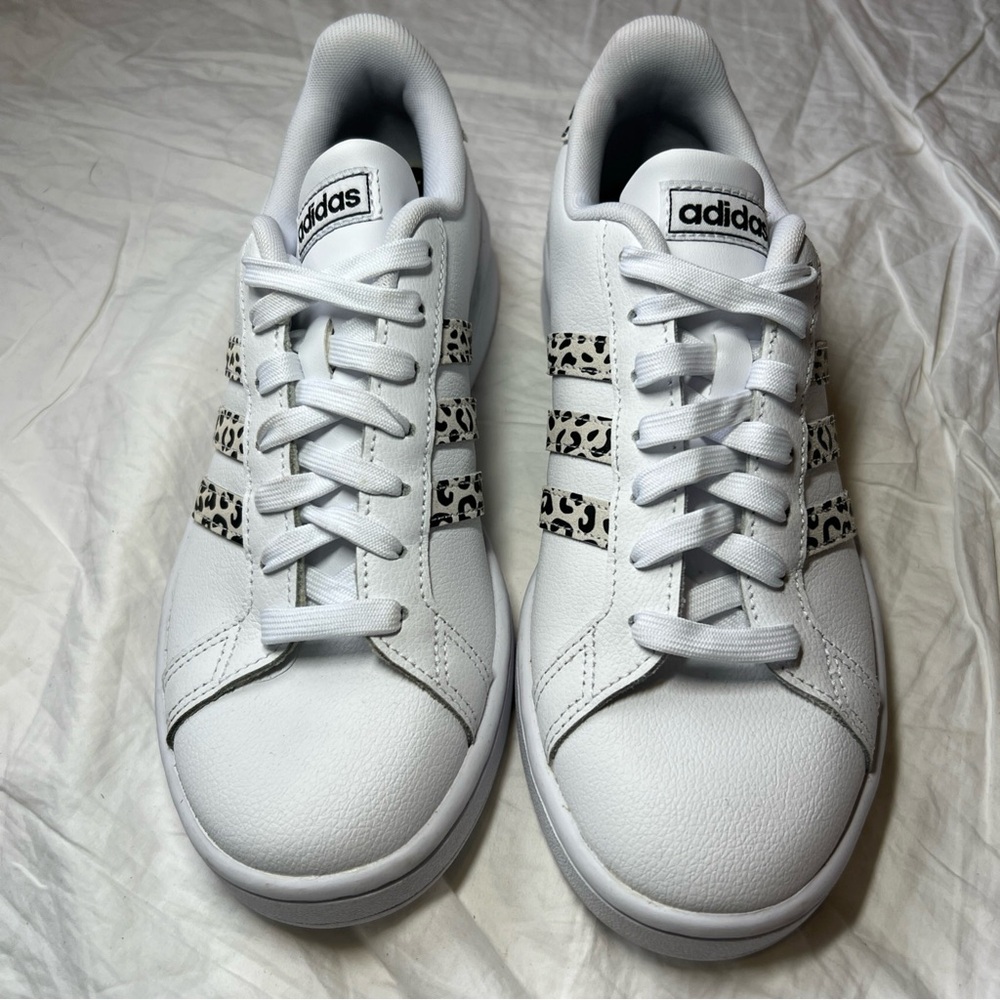 Adidas Womens Grand Court Womens Sneakers White Black Cheetah Size 8 NEW - Picture 2 of 16